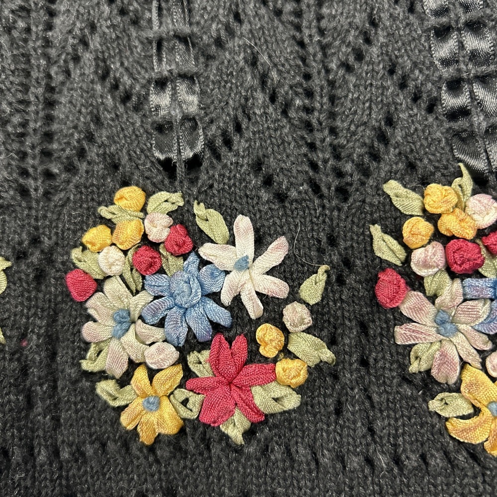 Vintage Susan Bristol  Sweater Vest Black Appliquéd Ribbon Floral Open Knit READ - Picture 3 of 8